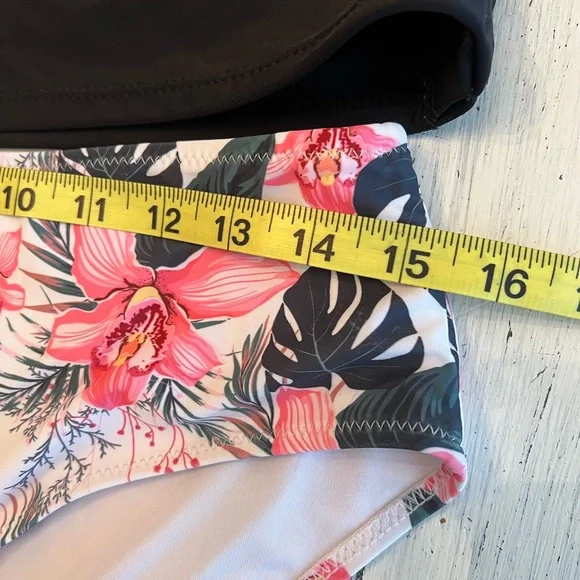 Beachsissi Black Halter Tankini with Floral Bikini Bottom Sz Large - Picture 6 of 7